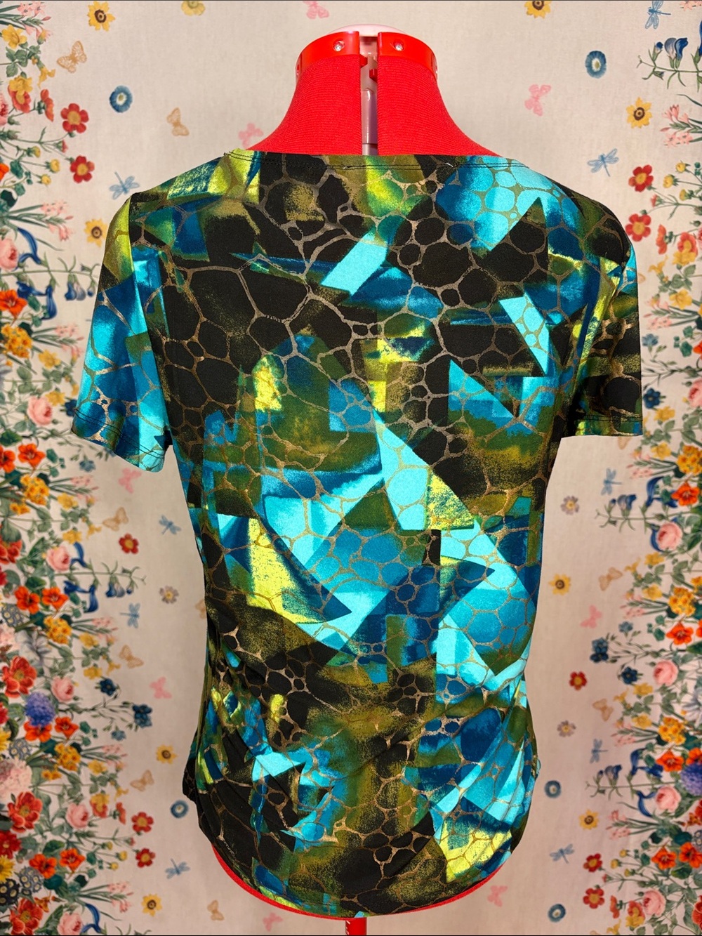 Peter Nygard - Turquoise and Green Abstract Water-Effect Short-Sleeve Top Size M - Picture 4 of 12